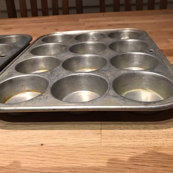 MIRRO Muffin Cupcake Pans, Set of 2 (Each has 12 Cups), Silver, Metal, Aluminum - Picture 4 of 8